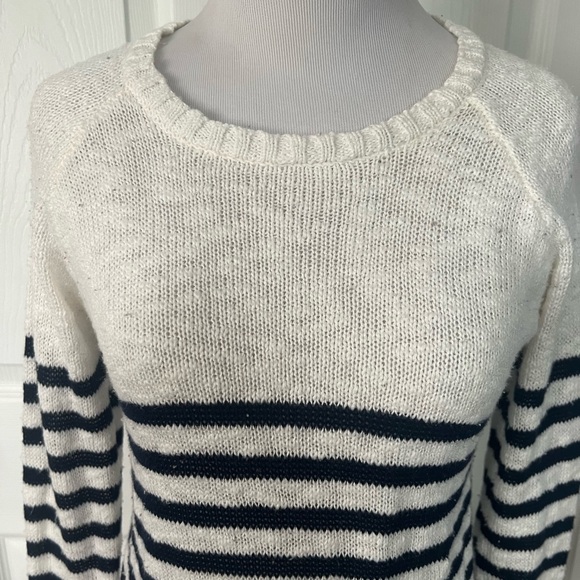 Lightweight White & Navy Striped Sweater (XS) - Picture 10 of 12
